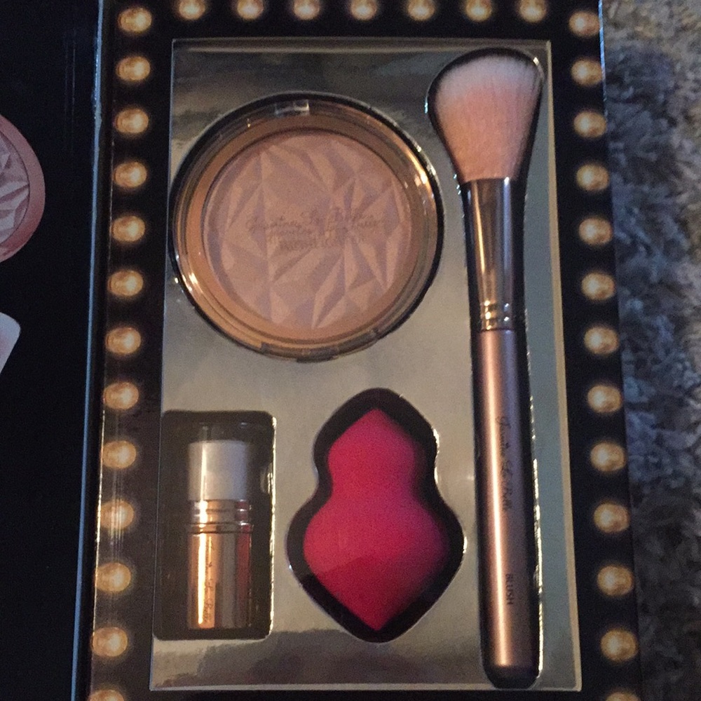 Makeup - Picture 3 of 3